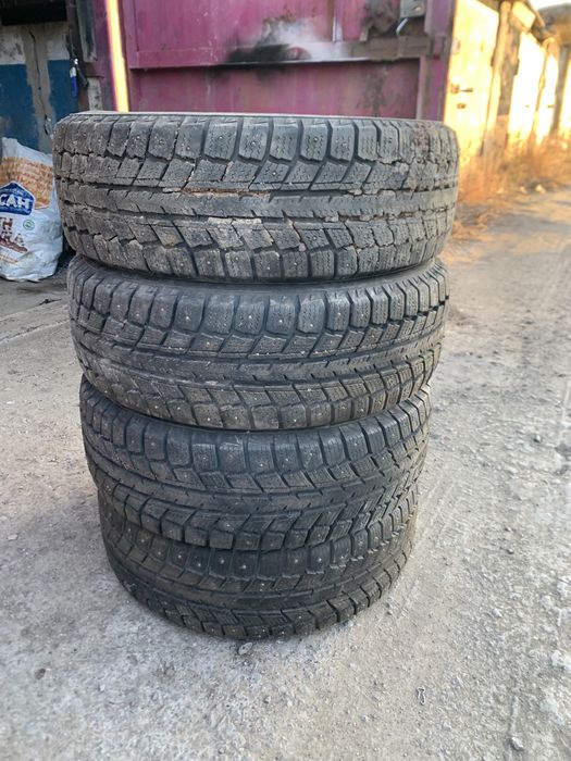 Зимняя резина на R15.