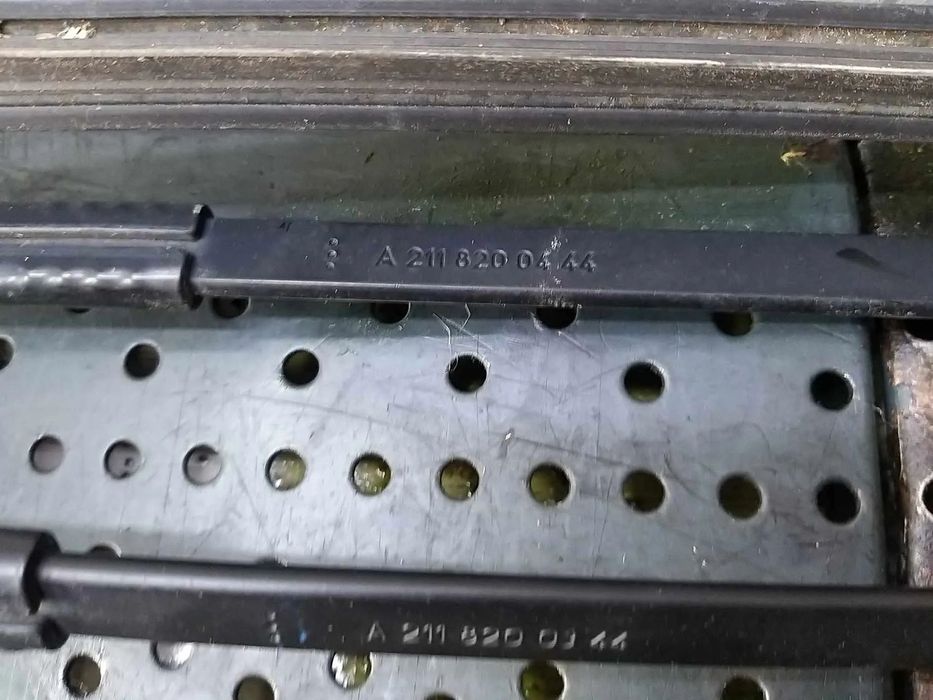 Set brate stergator stanga dreapta mercedes e class w211 a2118200344 a2118200444