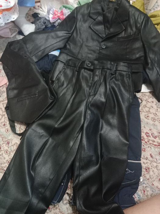 Продаётся костюм 3 ка