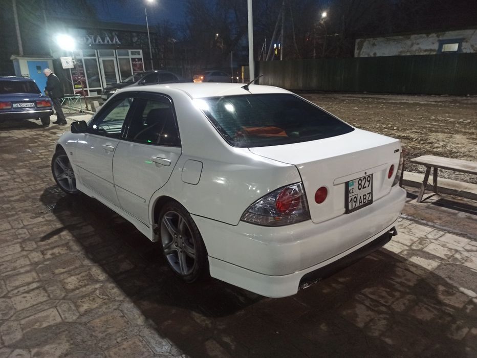 Toyota altezza 2002 г.