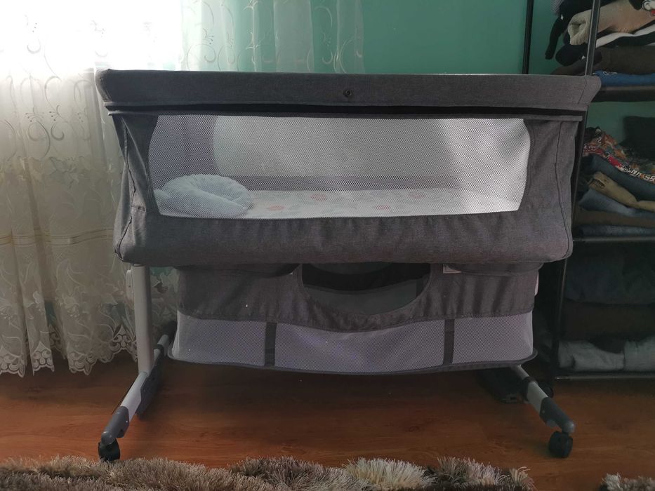 Pătuț bebeluși culoare gri.