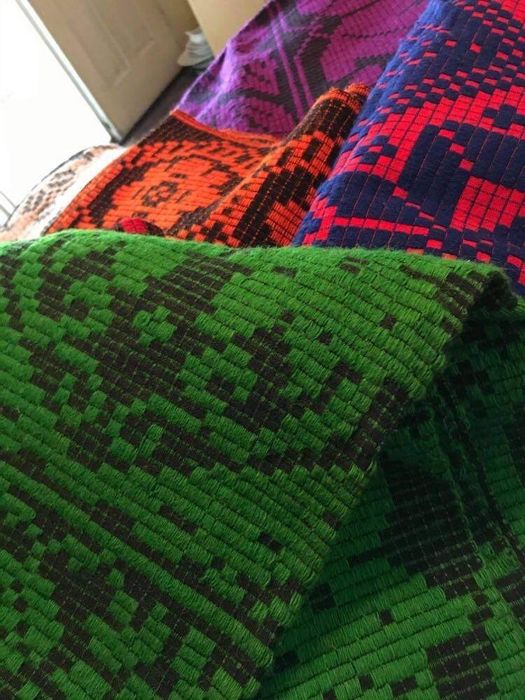 Pãturi vechi tesute manual