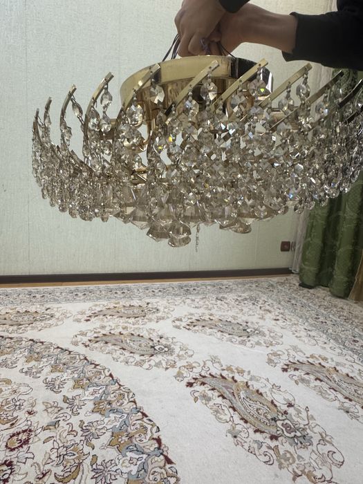 Продам люстра 9 лампов