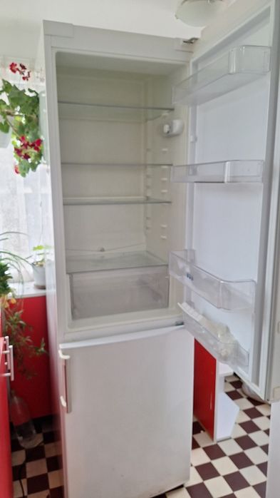 Frigider pt piese de  schimb marca Whirpool are 2m înălțime 60x60