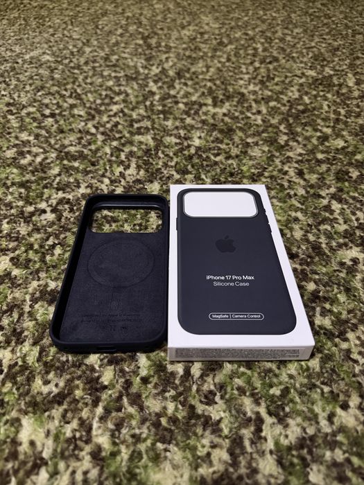 Силиконов черен кейс- Iphone 17 pro max
