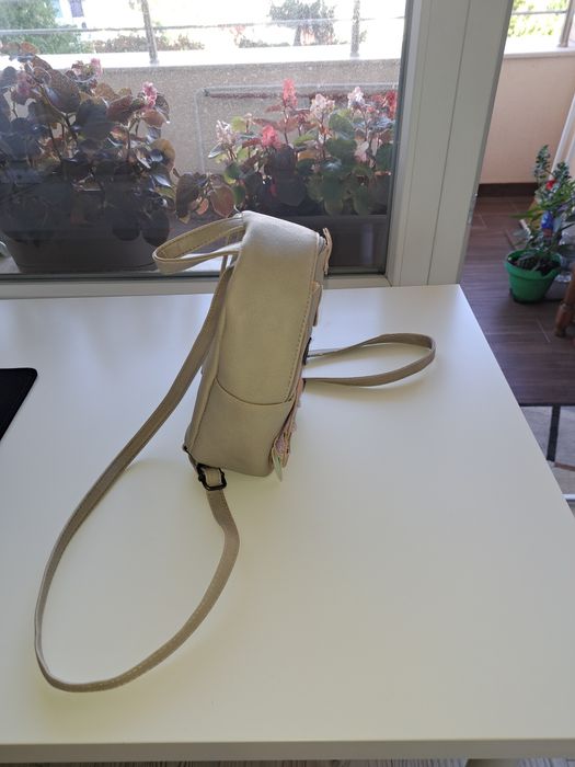 Продавам раница.