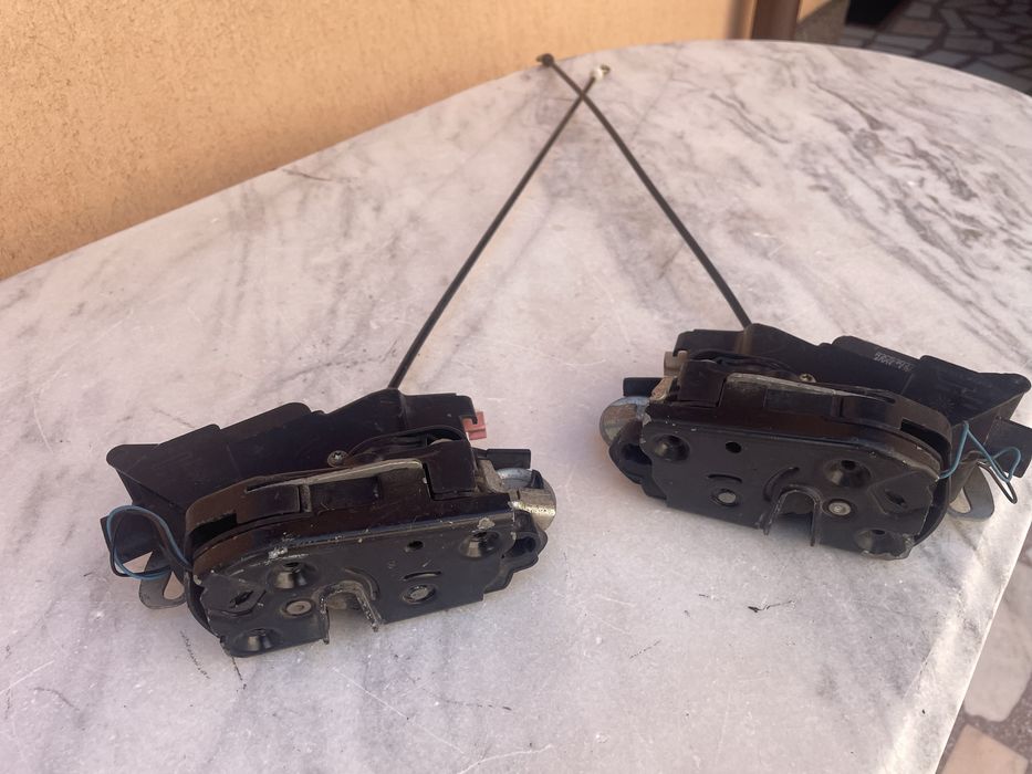 Broasca usa Stinga Dreapta fata Mercdes Vito-Viano w639