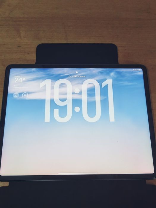Продам IPad pro 12.9 на M1