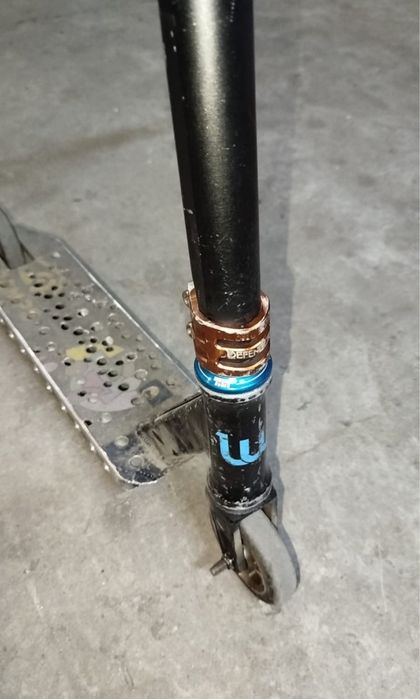 Продам самокат парк лёгкий весит 2500 грам