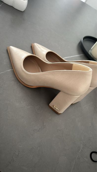 Pantofi eleganți nude – mărimea 36 (se potrivesc și la 37)