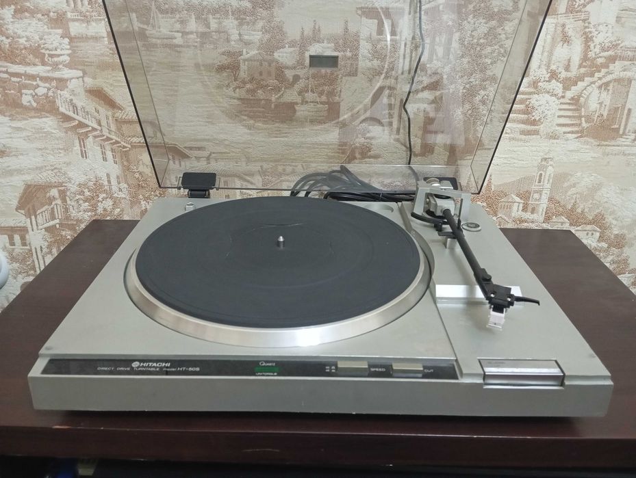 Продам проигрыватель винил дисков HITACHI.