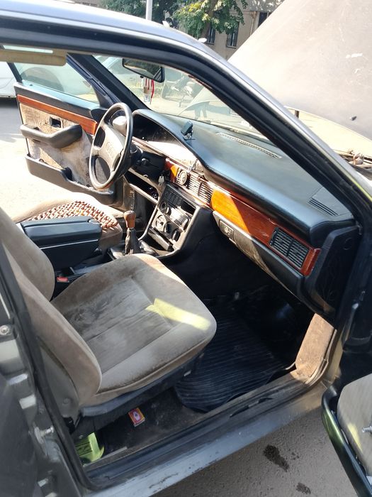 Ауди 100 2.3  срочно