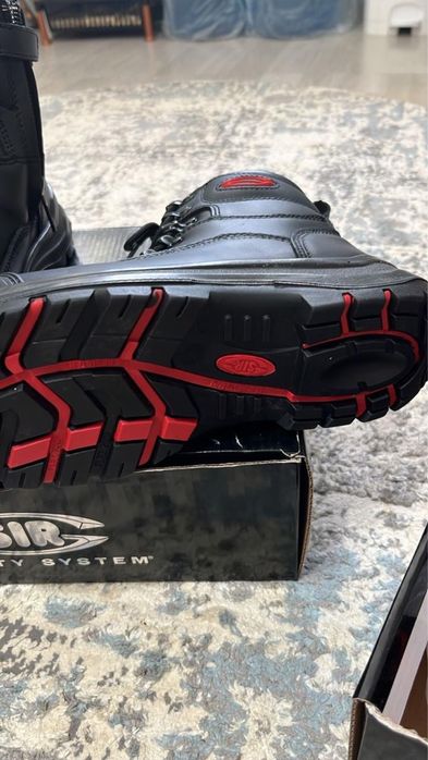 Продам спец обувь