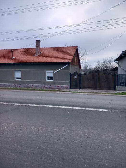 Vând casă  locuită