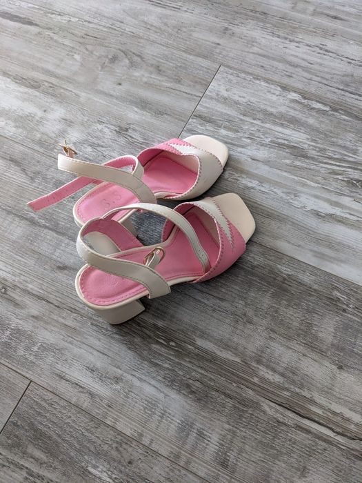 Дамски сандали нови