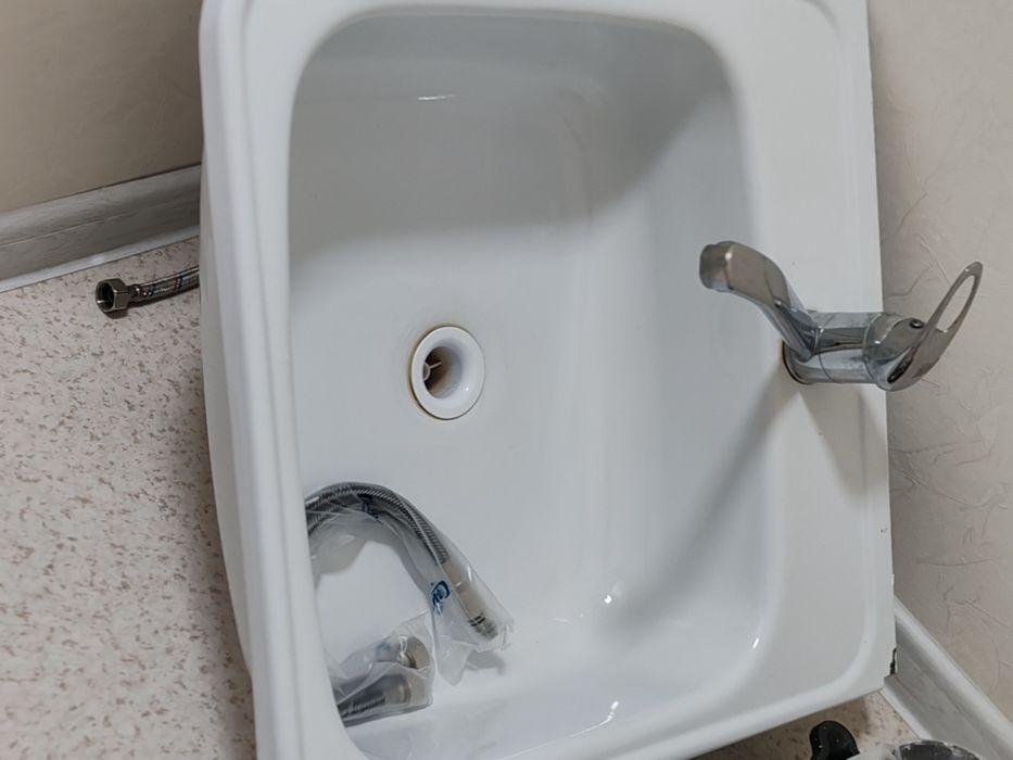 Продам раковина б/у совсем новая