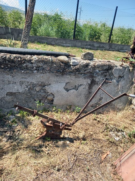 Рало за оран, теглилка за кон, коса...