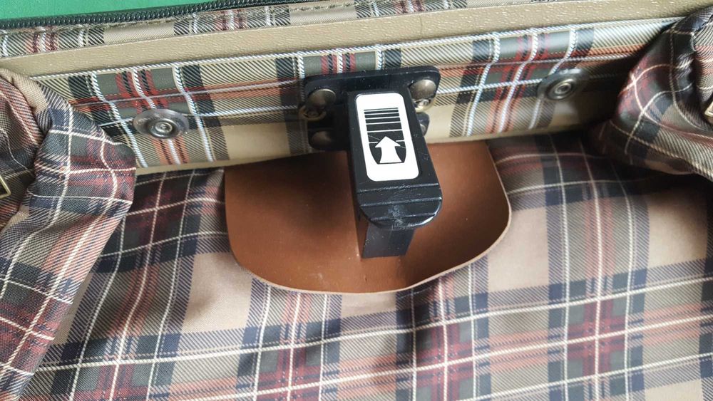 "Чанта - калъф " за официални дрехи ADOLFO