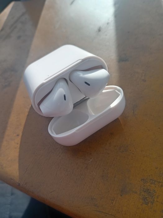 Продам наушники AirPods