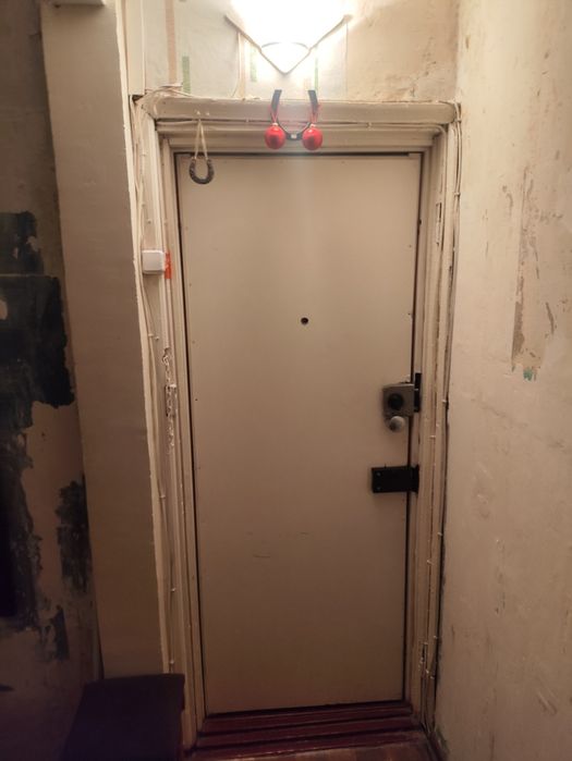 Продаётся металлическая дверь