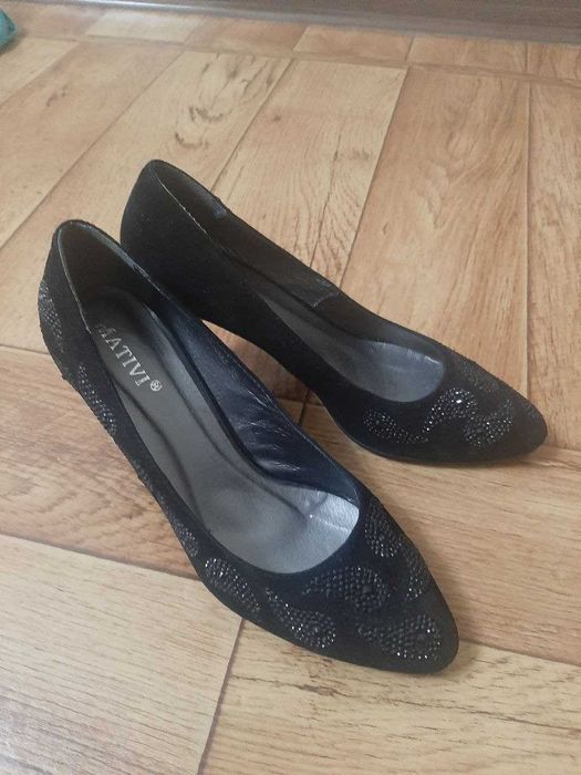 Продаются женские туфли