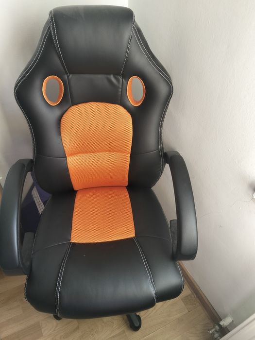 Vând Scaun gaming