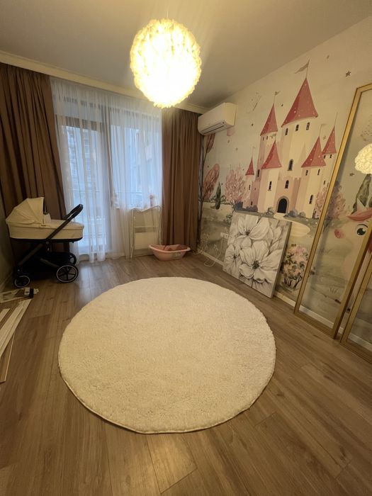 Кръгал мек килим бял