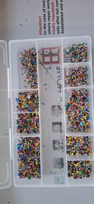 Продам срочно бисер с коробочкой