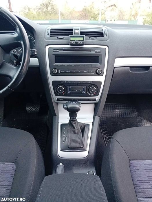 SKODA Octavia 2011 — imagine 5