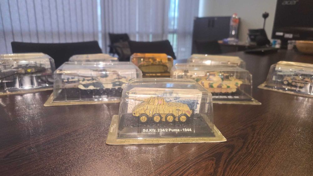 Колекция от колички-военни машини, размер 1:72