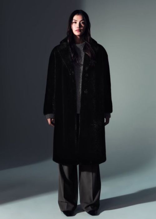 Шубка черная zara