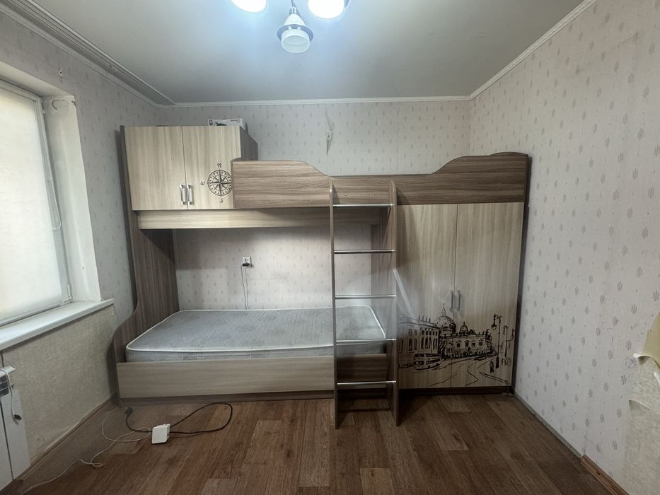 Двухяростный кровать