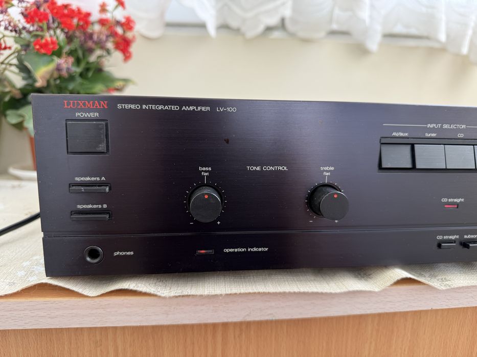Luxman LV-100 Стерео усилвател