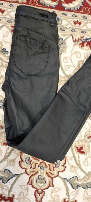 Pantaloni material cerat