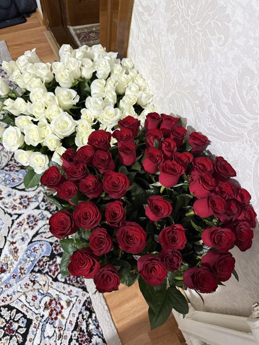 Цветы свежие.