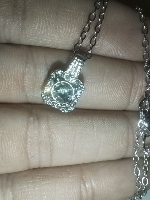 Lantisor aspect argintiu de dama