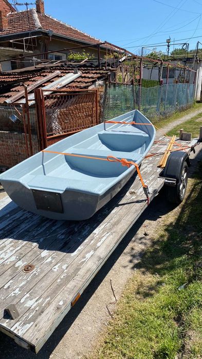 Продавам гребни лодки