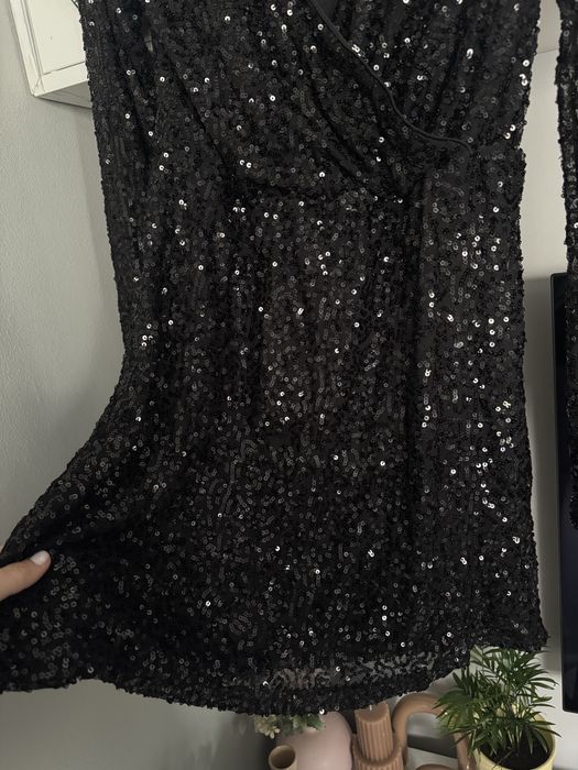 Официална къса рокля с черни пайети лъскава ABOUT YOU