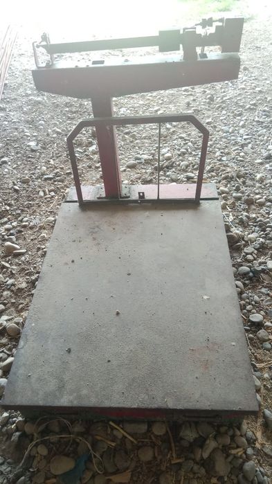 Веса 1 тонник продам срочна рабочи.