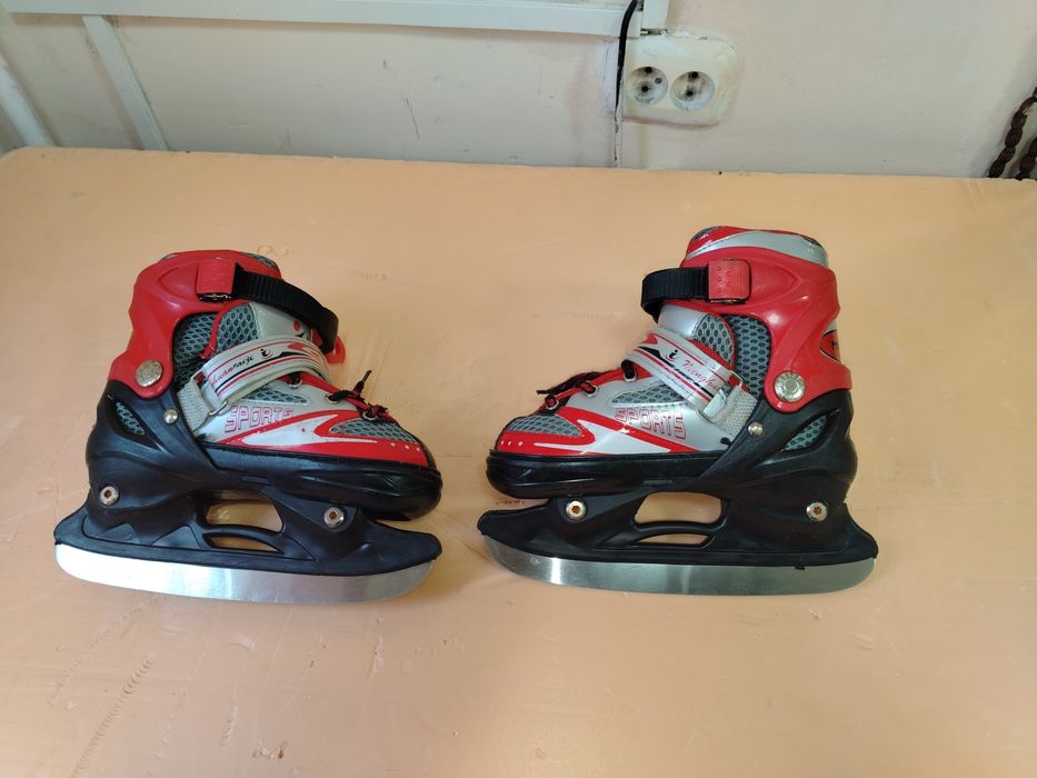 Продам детские ледовые каньки размер 28-33