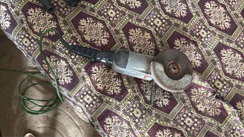 Здрявйте продавач четри машини работещи се работят перфектно с преглед