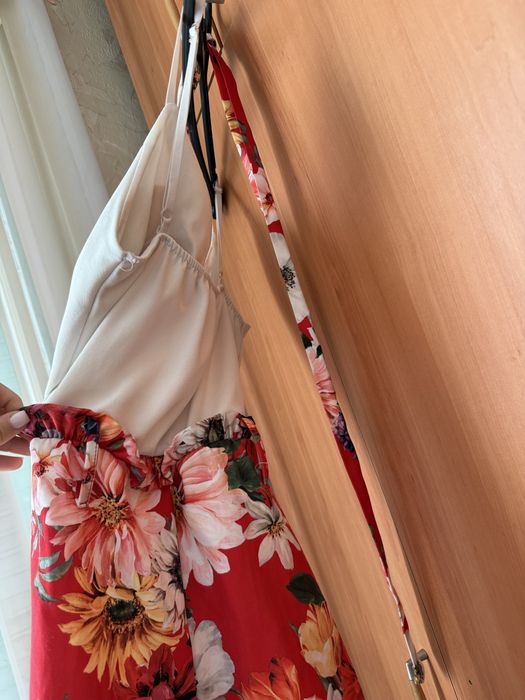 Червена рокля и гащеризон junona