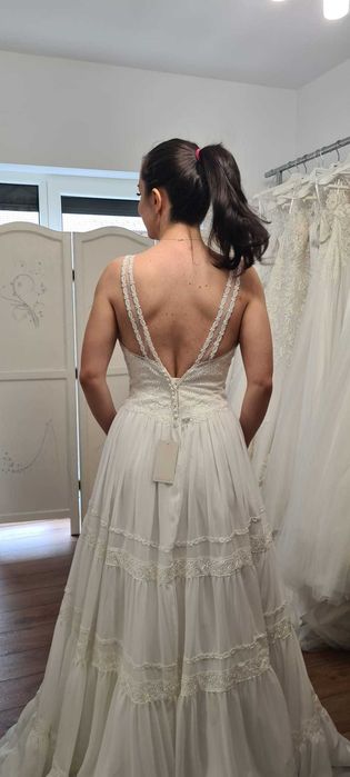 Rochie mireasa lejera Boho Lillian West 36