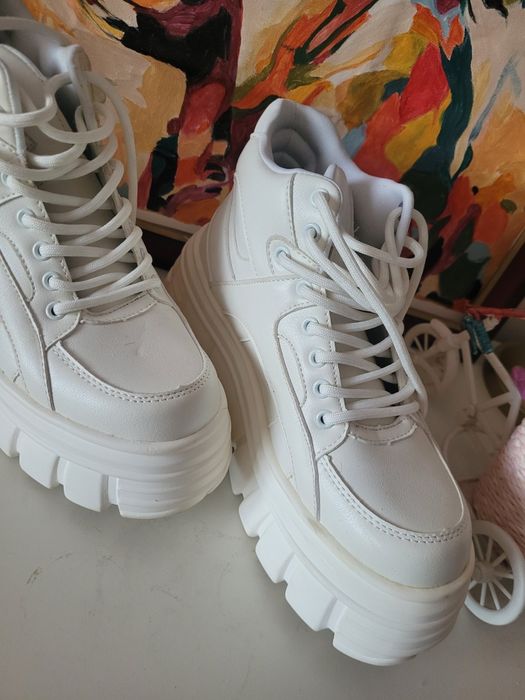 Adidasi sport talpa înaltă