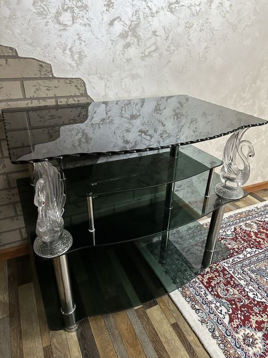 Стол для телевизора