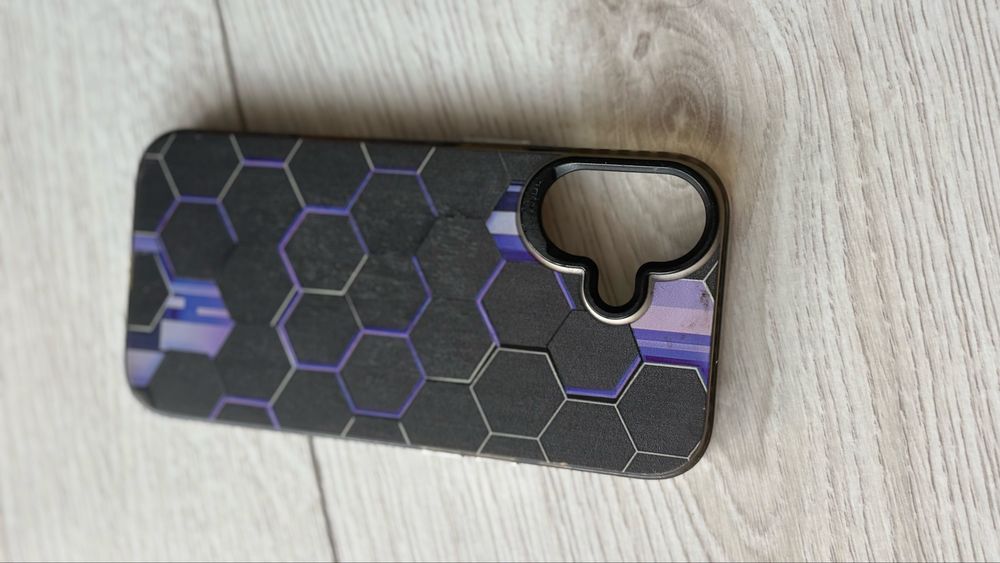 Чехол для iPhone 16