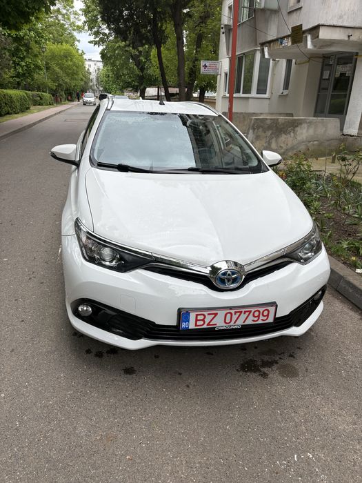 Toyota Auris 1.8 Hybrid (accept variante doar cu vulcanizare mobila )