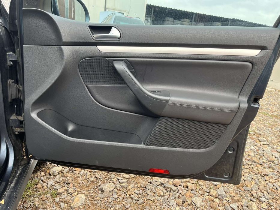 Продавам Голф 5 GTI 2.0 TFSI 200кс. бензин на ЧАСТИ, имам и други коли