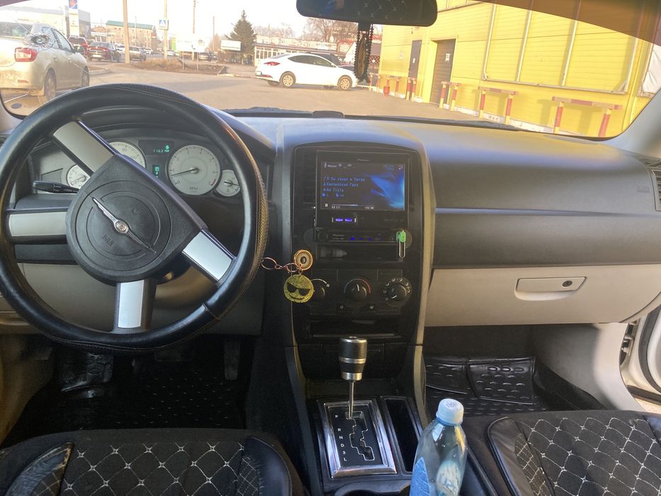 Chrysler C300 в хорошем состоянии