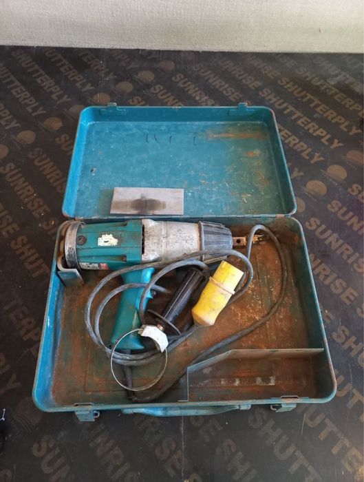 Makita ударен гайковерт на ток